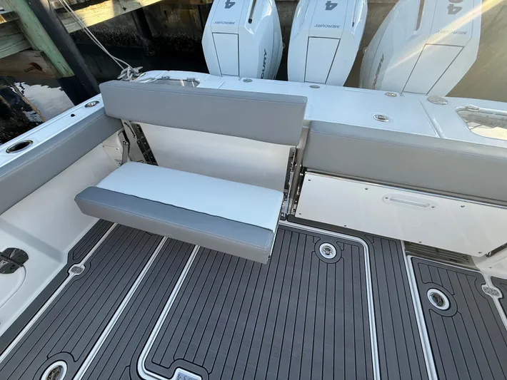  Yacht Photos Pics 2026 EVERGLADES 375 CC - Image 45