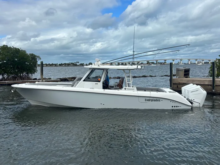  Yacht Photos Pics 2026 EVERGLADES 375 CC - Image 20