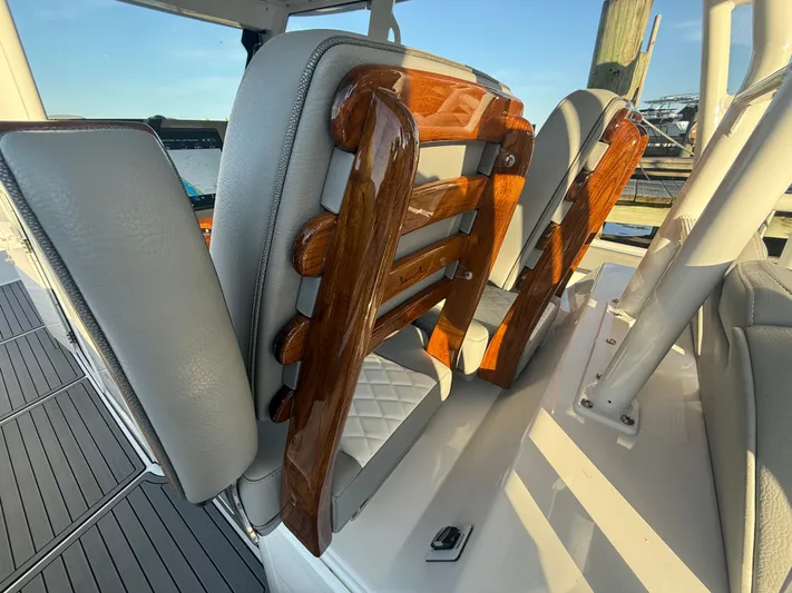  Yacht Photos Pics 2026 EVERGLADES 375 CC - Image 34