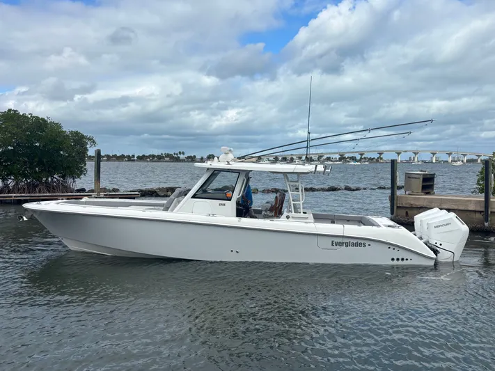  Yacht Photos Pics 2026 EVERGLADES 375 CC - Image 19