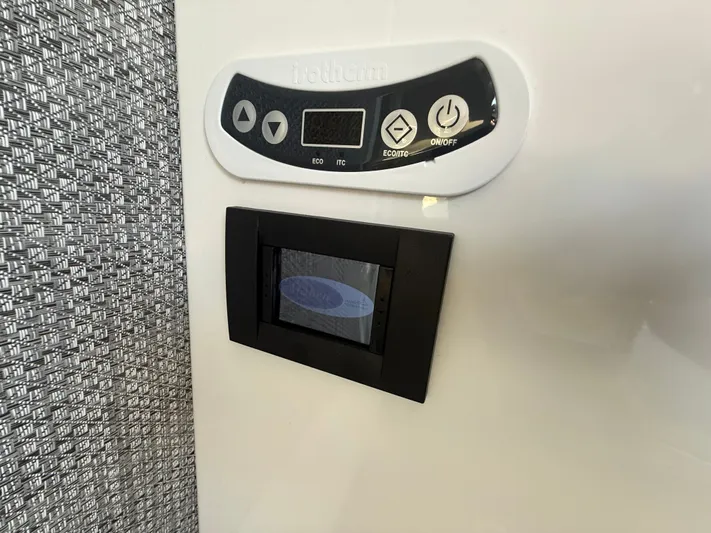  Yacht Photos Pics 2026 EVERGLADES 375 CC - Image 54