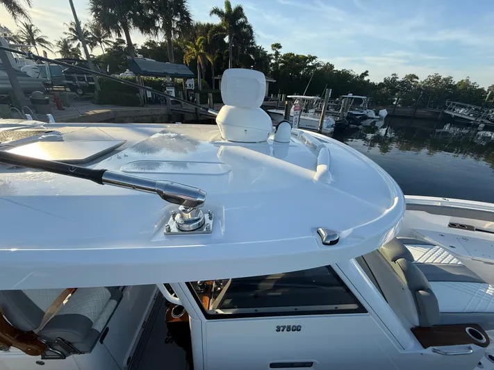  Yacht Photos Pics 2026 EVERGLADES 375 CC - Image 56