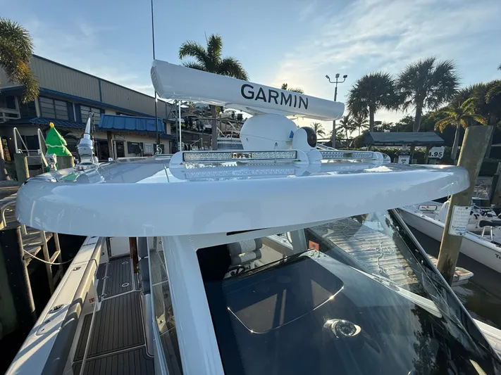  Yacht Photos Pics 2026 EVERGLADES 375 CC - Image 57