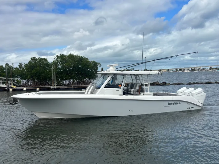  Yacht Photos Pics 2026 EVERGLADES 375 CC - Image 22