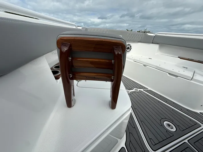  Yacht Photos Pics 2026 EVERGLADES 375 CC - Image 40