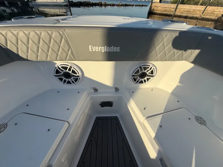 Yacht Photos Pics 2026 EVERGLADES 375 CC - Image 41