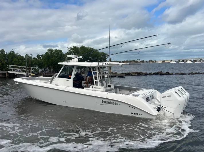  Yacht Photos Pics 2026 EVERGLADES 375 CC - Image 18