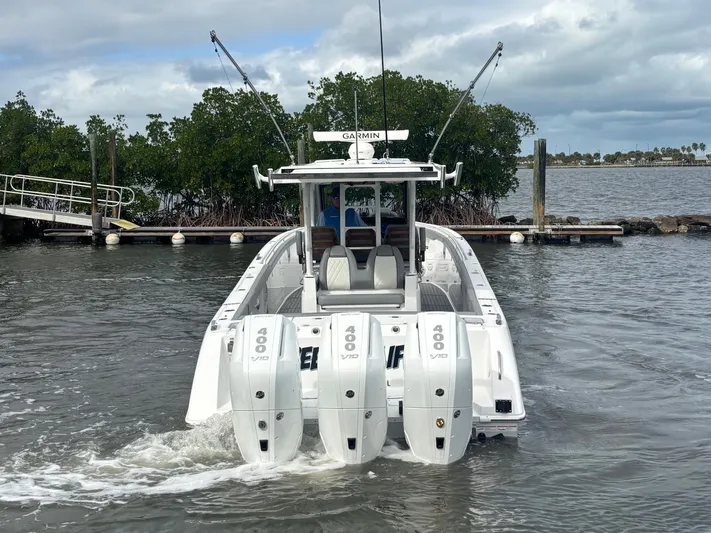  Yacht Photos Pics 2026 EVERGLADES 375 CC - Image 15