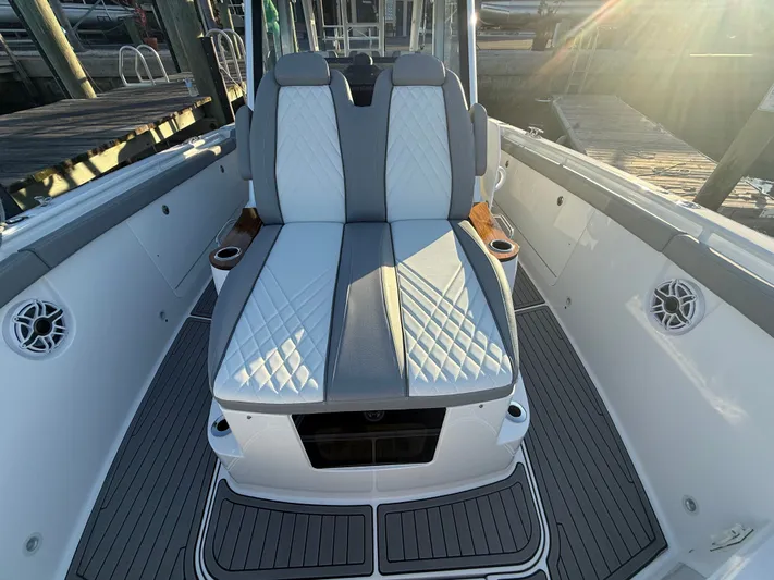  Yacht Photos Pics 2026 EVERGLADES 375 CC - Image 42