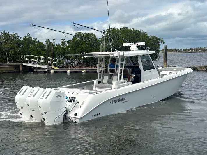 Yacht Photos Pics 2026 EVERGLADES 375 CC - Image 13