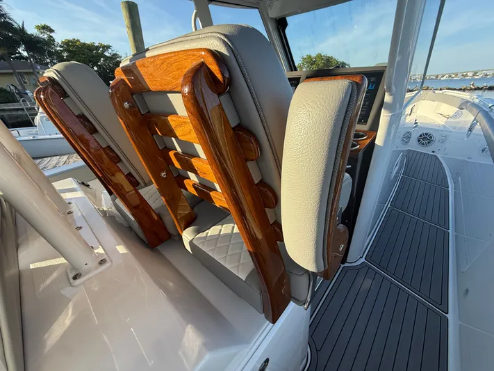  Yacht Photos Pics 2026 EVERGLADES 375 CC - Image 35