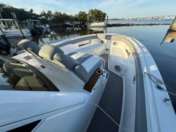  Yacht Photos Pics 2026 EVERGLADES 375 CC - Image 36