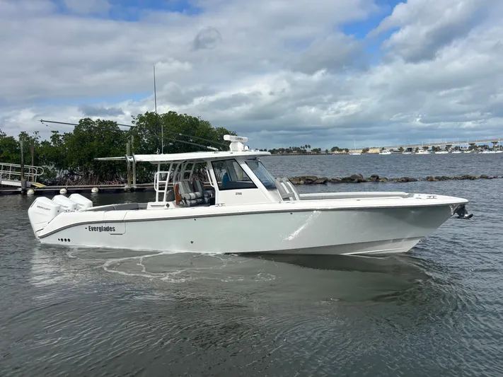  Yacht Photos Pics 2026 EVERGLADES 375 CC - Image 10