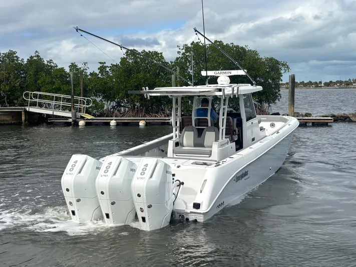  Yacht Photos Pics 2026 EVERGLADES 375 CC - Image 14