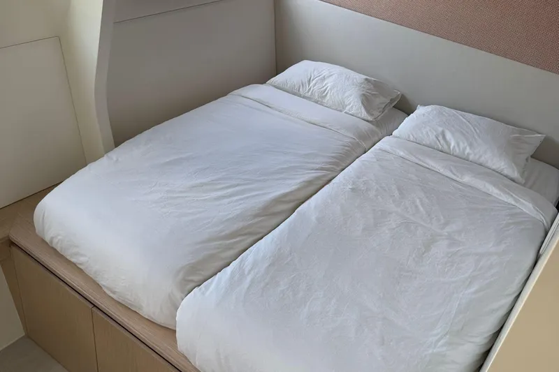 Highland Fling 18 Yacht Photos Pics Twin beds with white linens in a 2023 Gunboat 80 yacht cabin.