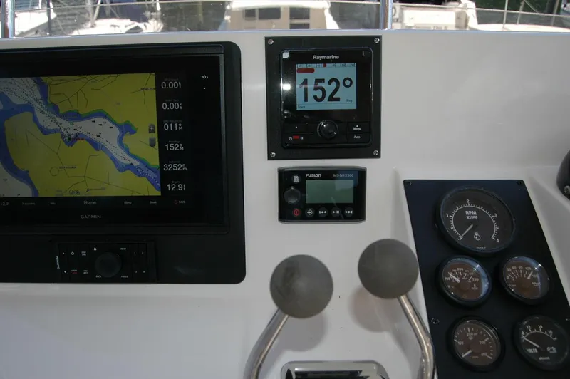 Eight Bells Yacht Photos Pics 2006 Sabre 36 Flybridge Sedan dashboard with navigation and control instruments.
