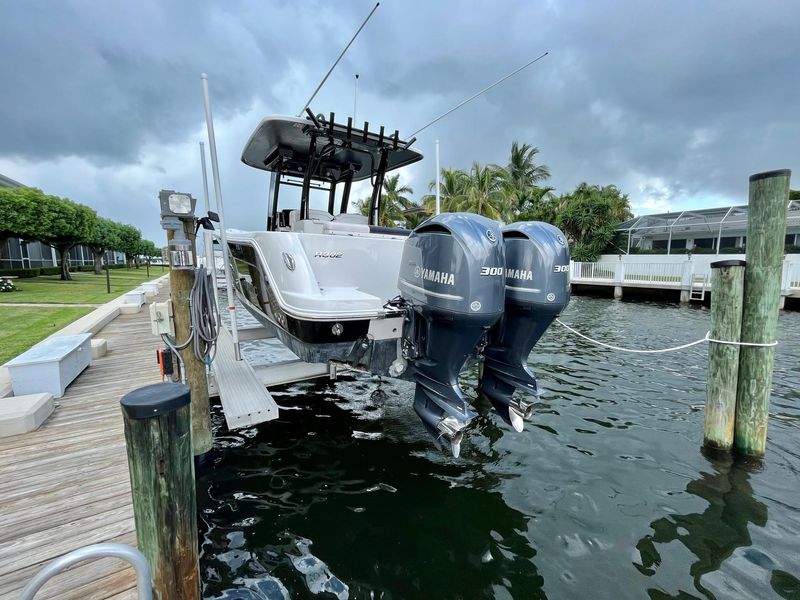 2017 Robalo R302