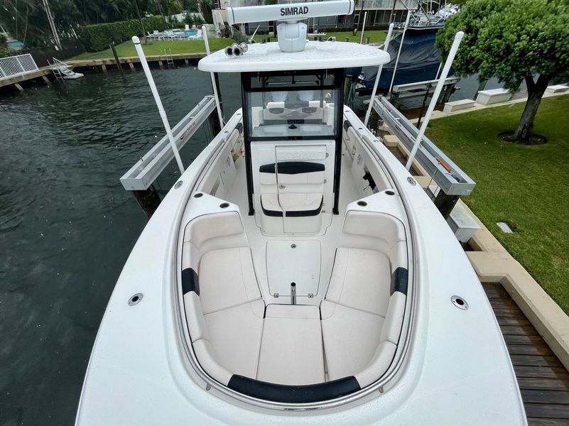 2017 Robalo R302