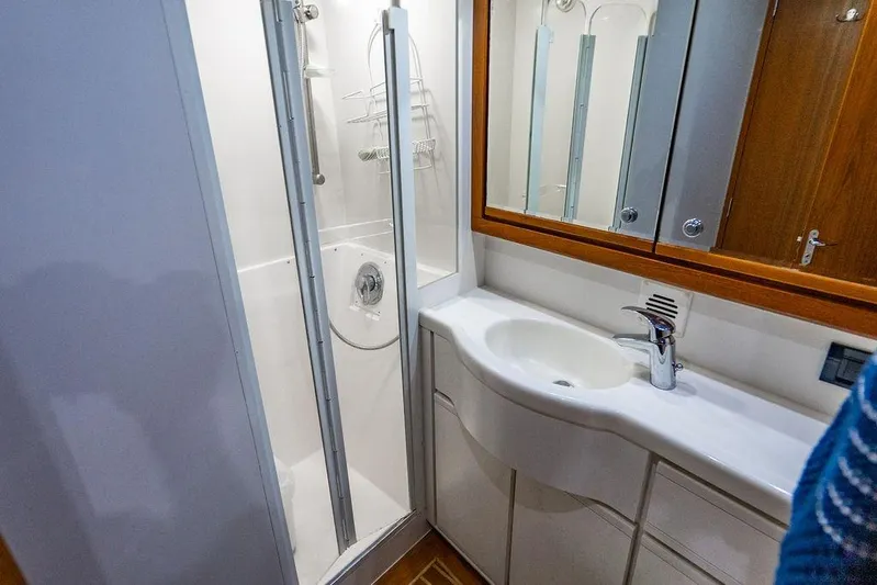 Energy Yacht Photos Pics Bathroom interior of 1998 Bertram Convertible yacht with shower and sink.