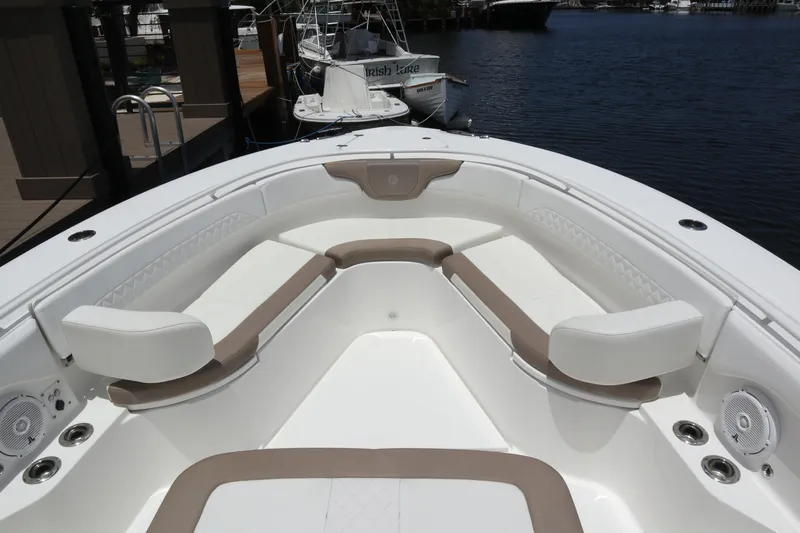 Water Gunn Yacht Photos Pics 37' Edgewater 370 CC-