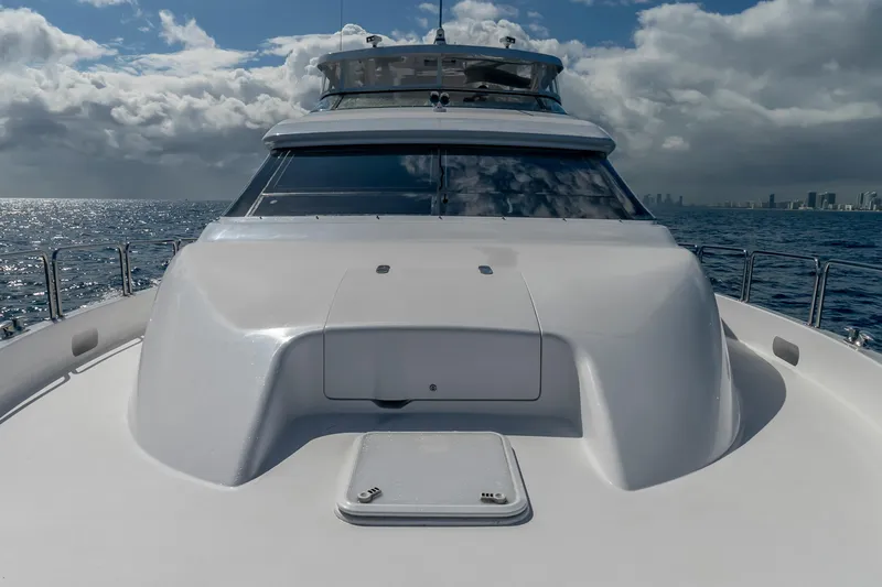 Gallopin Yacht Photos Pics Hatteras 80 Gallopin- Bow