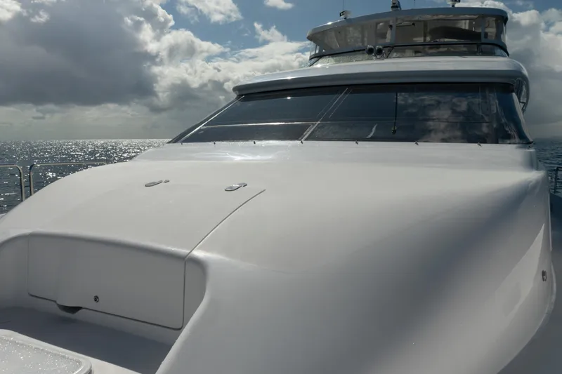 Gallopin Yacht Photos Pics Hatteras 80 Gallopin- Bow