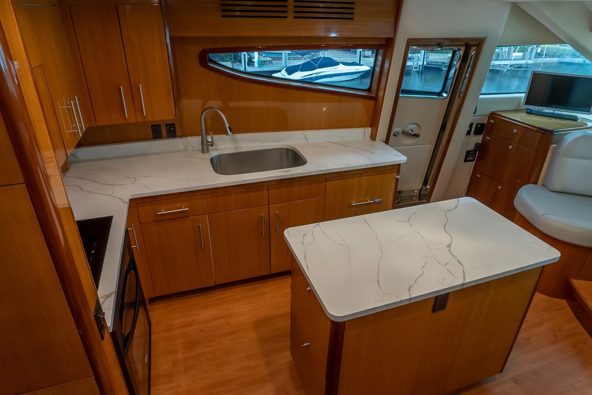 2007 Hatteras 80