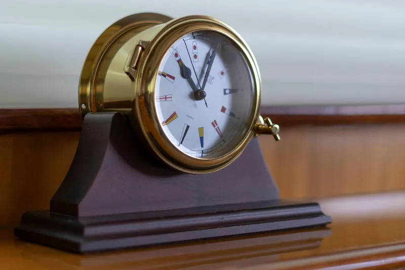 Gallopin Yacht Photos Pics Hatteras 80 Gallopin- Decor