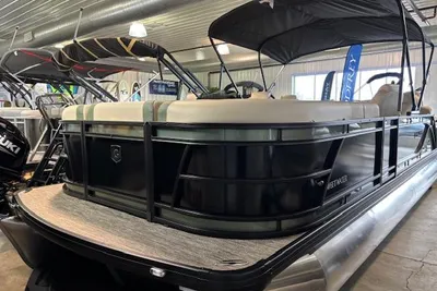 Godfrey Sweetwater 2286QS (Quad Seating) Full Tritoon