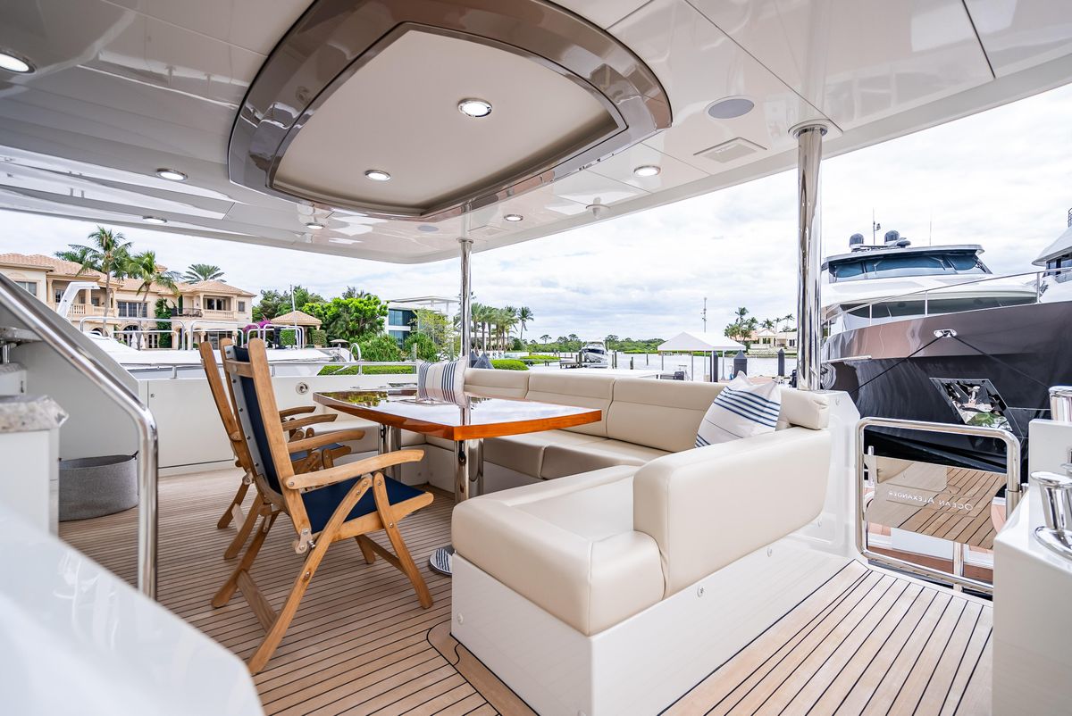 2018 Ocean Alexander 85 