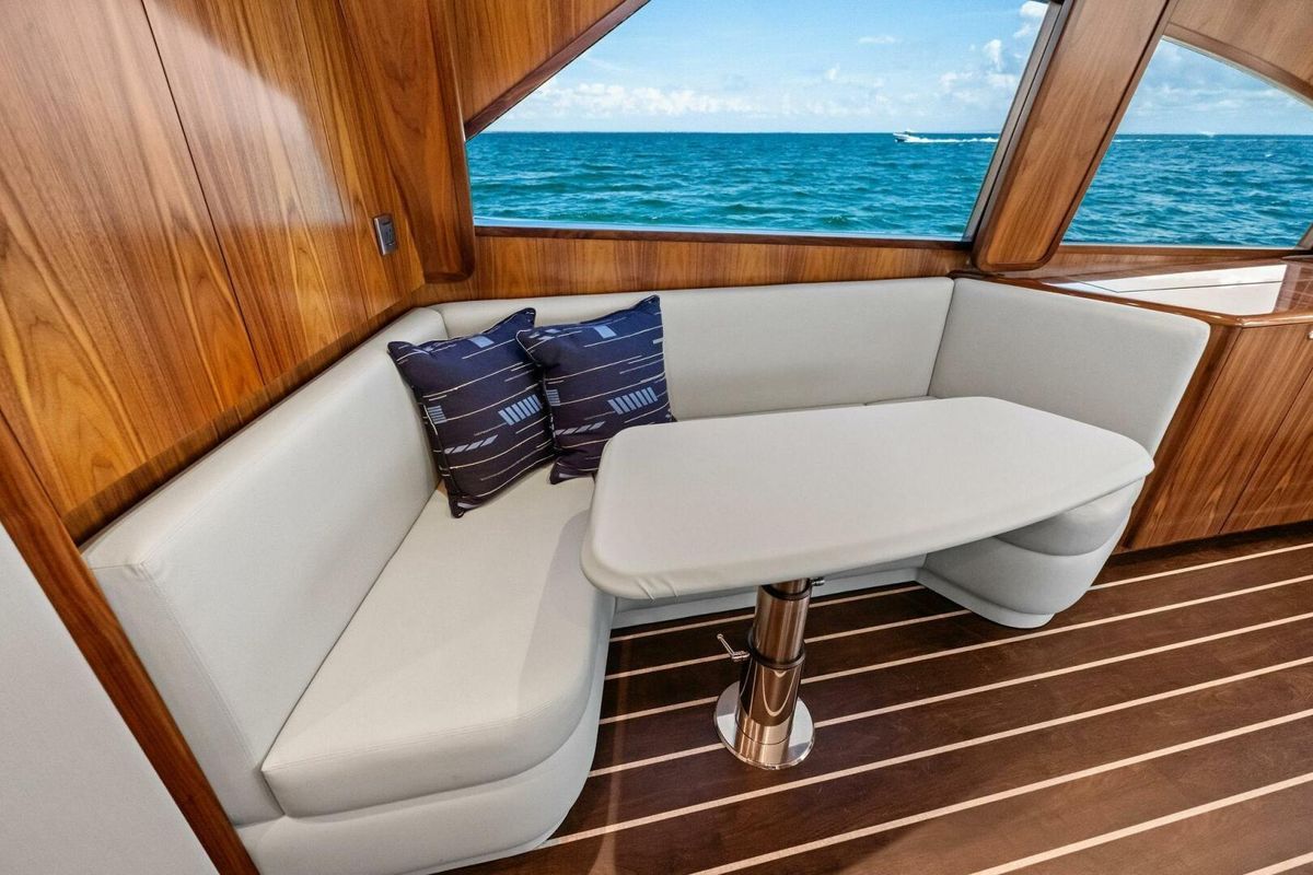 2025 Viking 58 