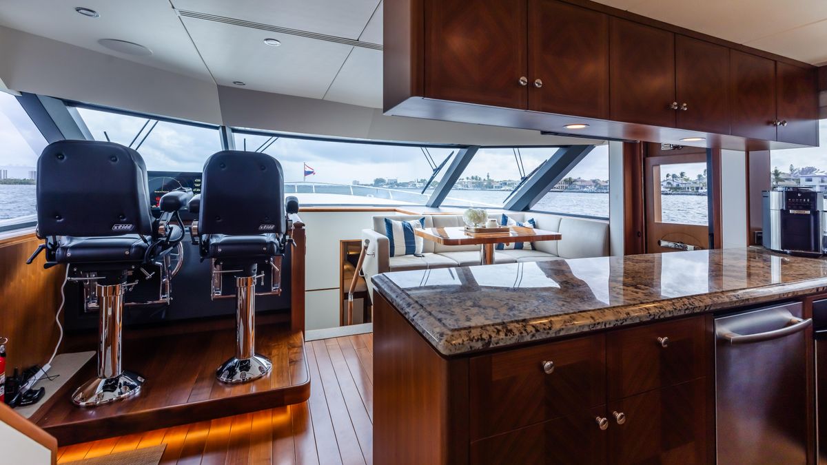 2018 Ocean Alexander 85 