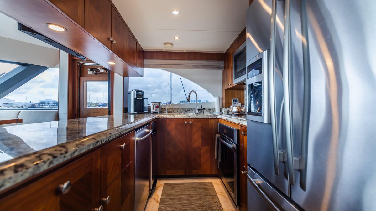 2018 Ocean Alexander 85 