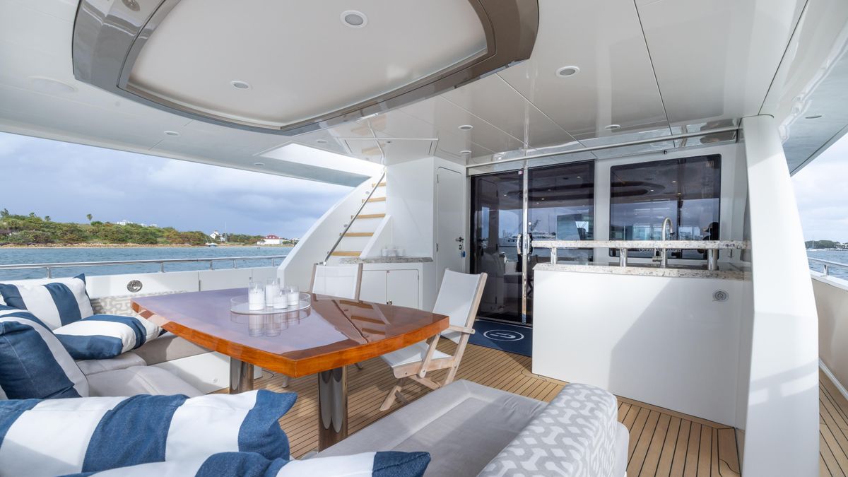 2018 Ocean Alexander 85 