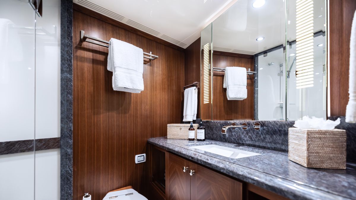 2018 Ocean Alexander 85 