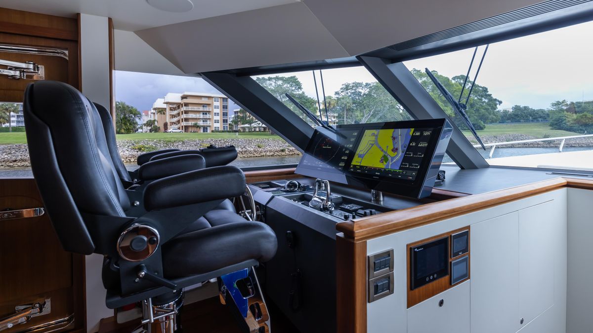 2018 Ocean Alexander 85 