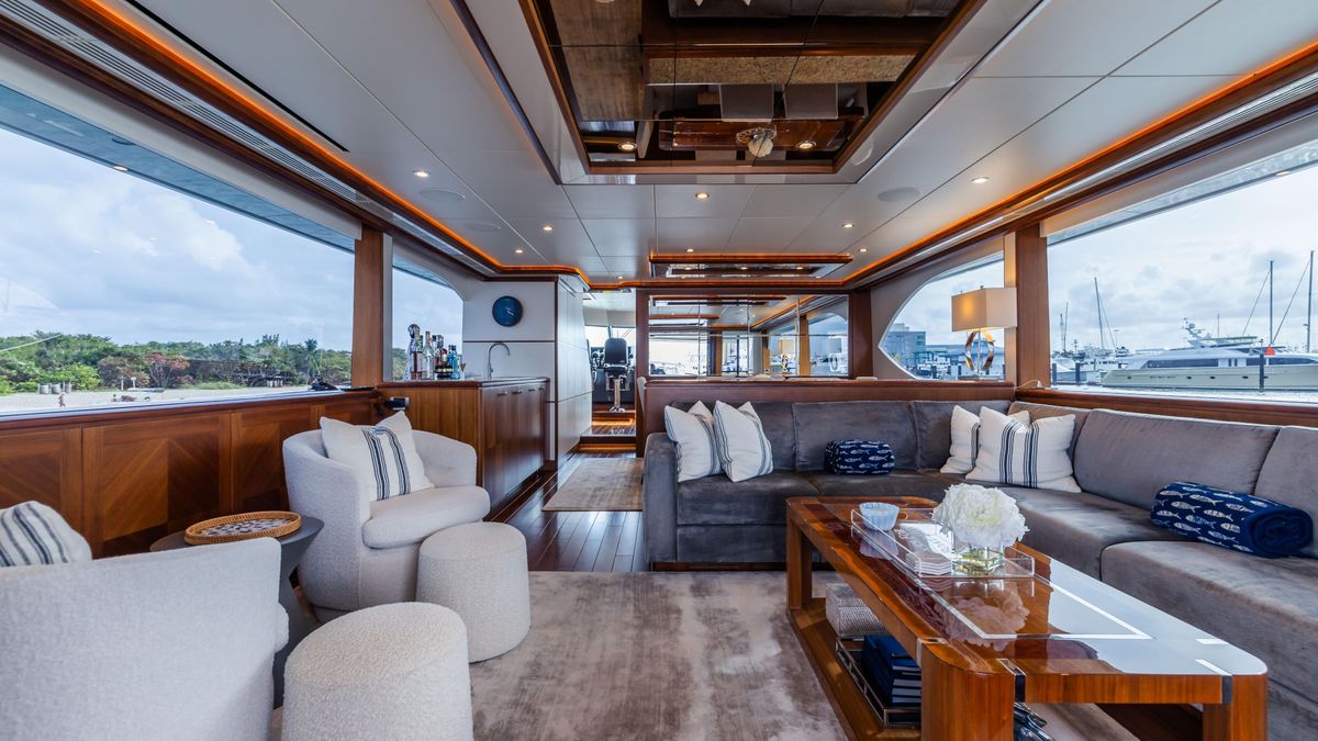 2018 Ocean Alexander 85 