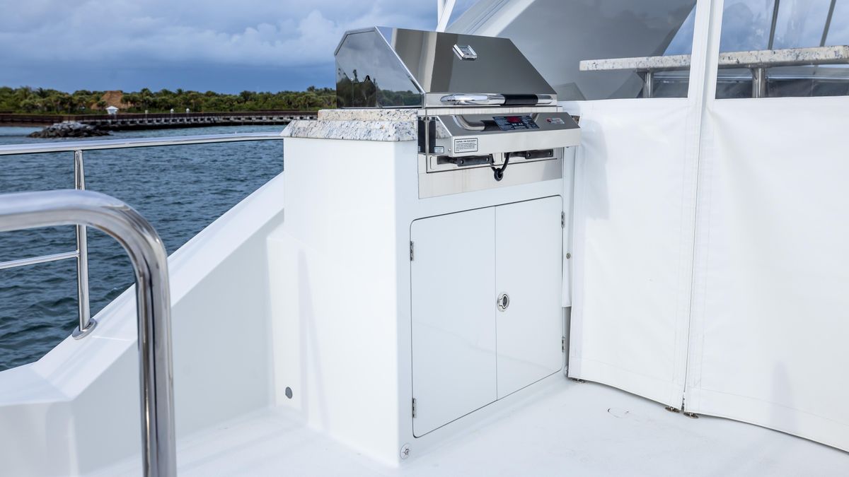 2018 Ocean Alexander 85 