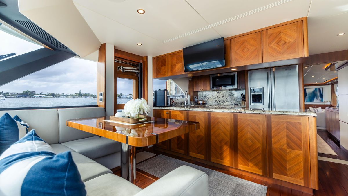 2018 Ocean Alexander 85 