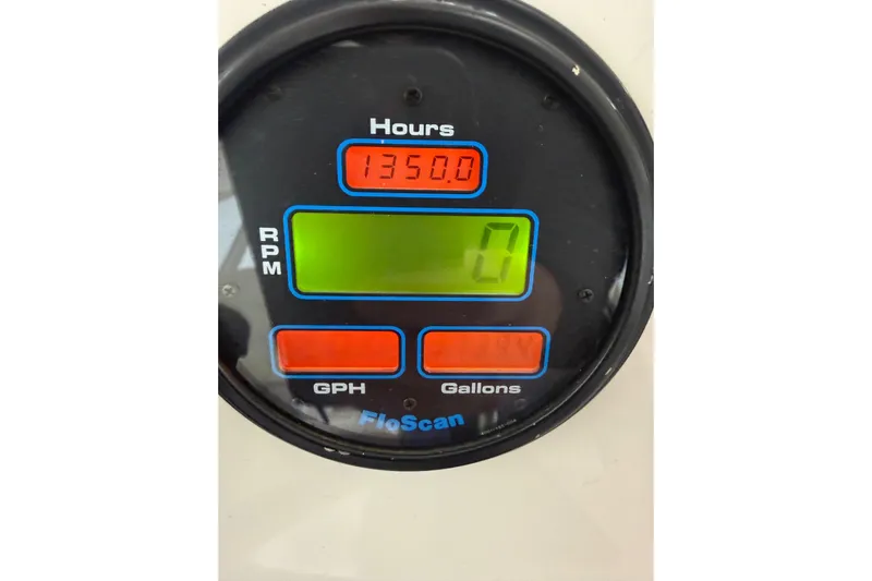  Yacht Photos Pics FloScan gauge displaying 1350 hours on a 2001 Sea Ray 560 Sedan Bridge.