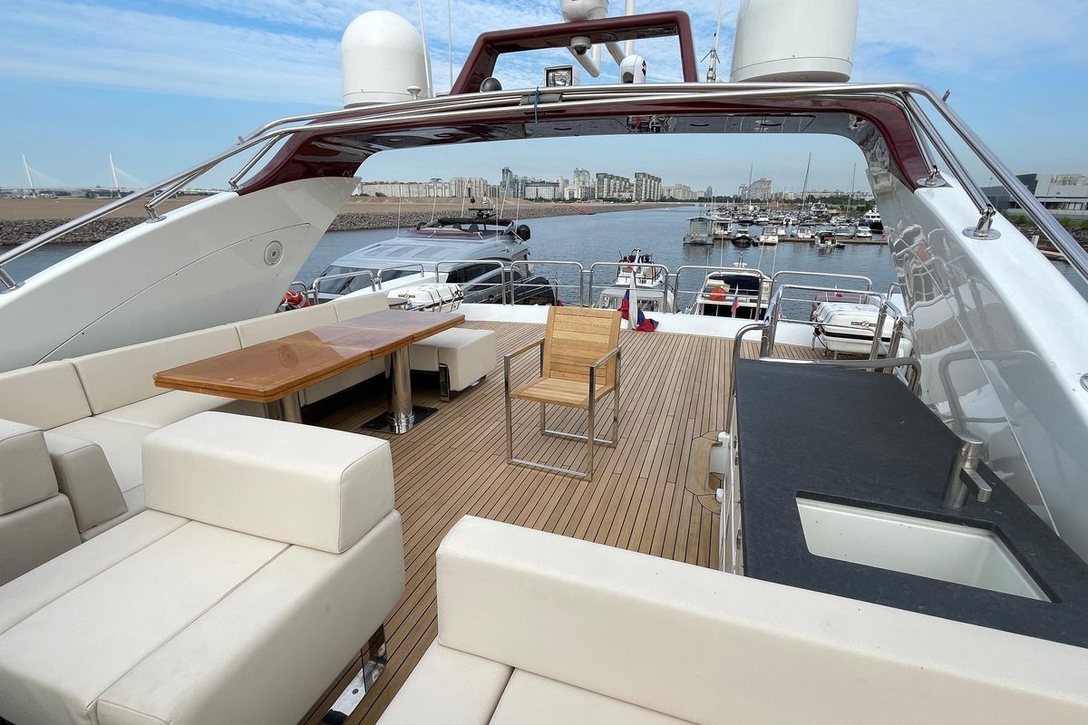 2009 Azimut 101 