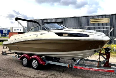 2017 Bayliner VR5 Cuddy