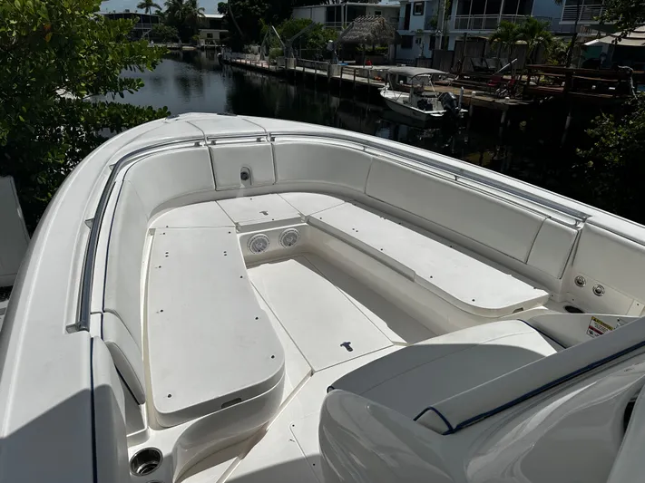  Yacht Photos Pics Forward Seating