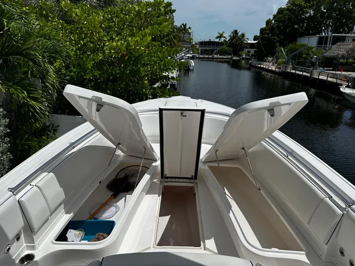  Yacht Photos Pics Forward Seating Storage & Floor Hatch