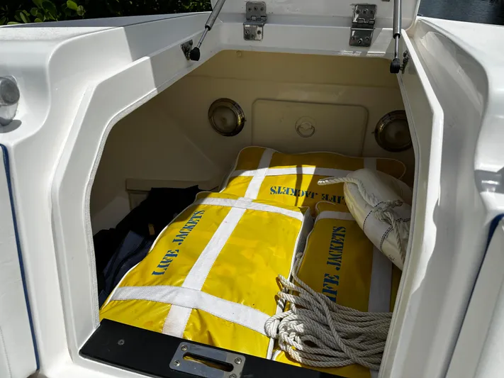  Yacht Photos Pics Bow Storage Hatch