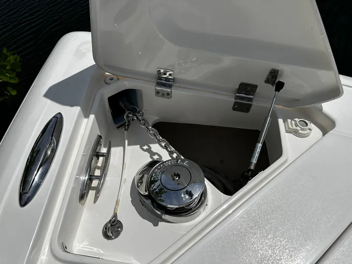  Yacht Photos Pics Windlass