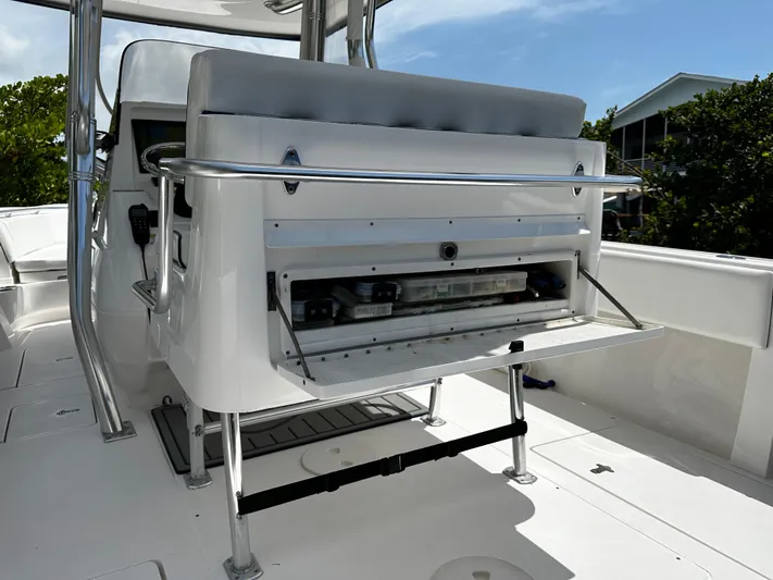  Yacht Photos Pics Tackle Station in Leaning Post