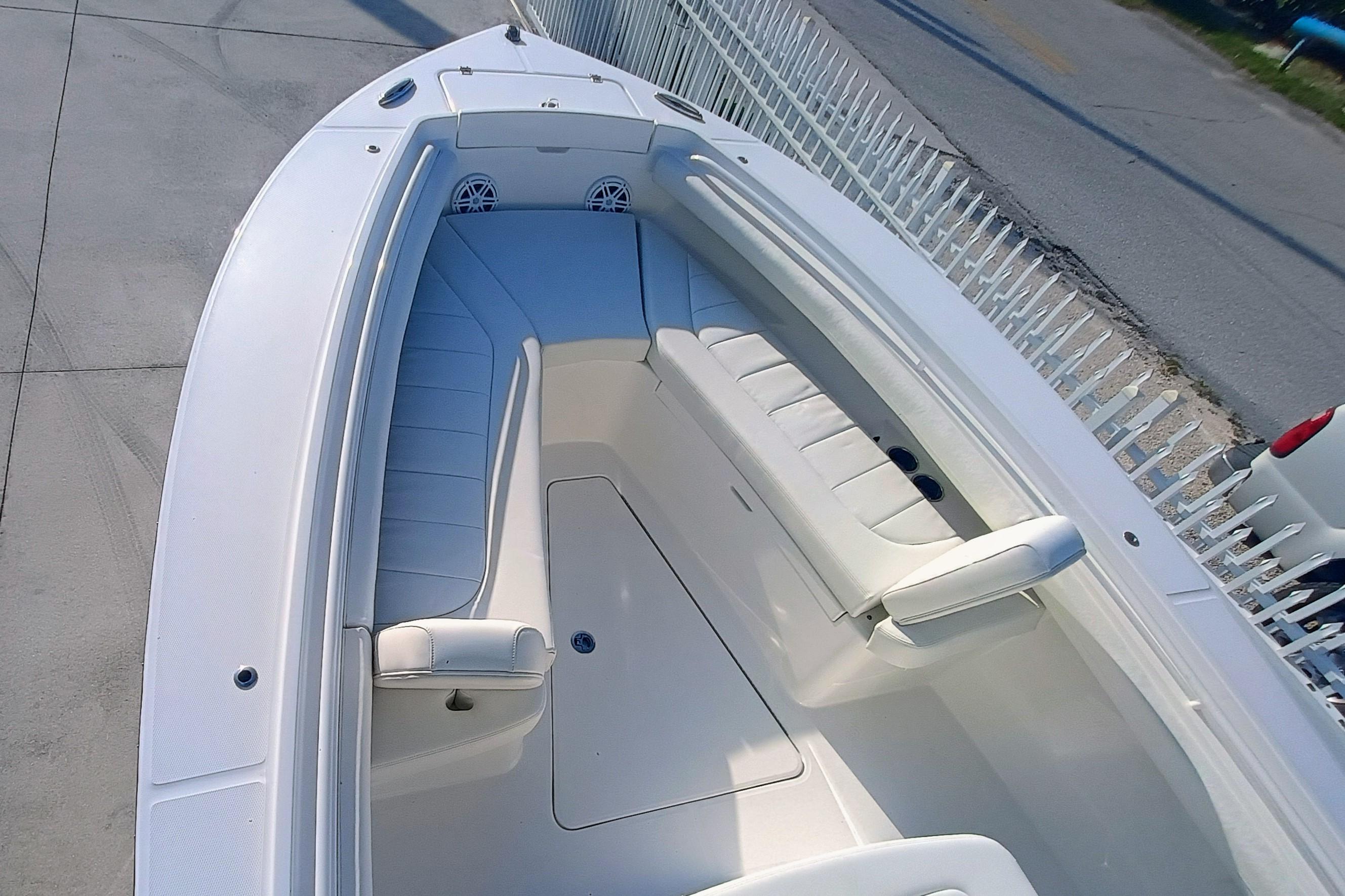 2025 Regulator 23 Center Console - Image 13