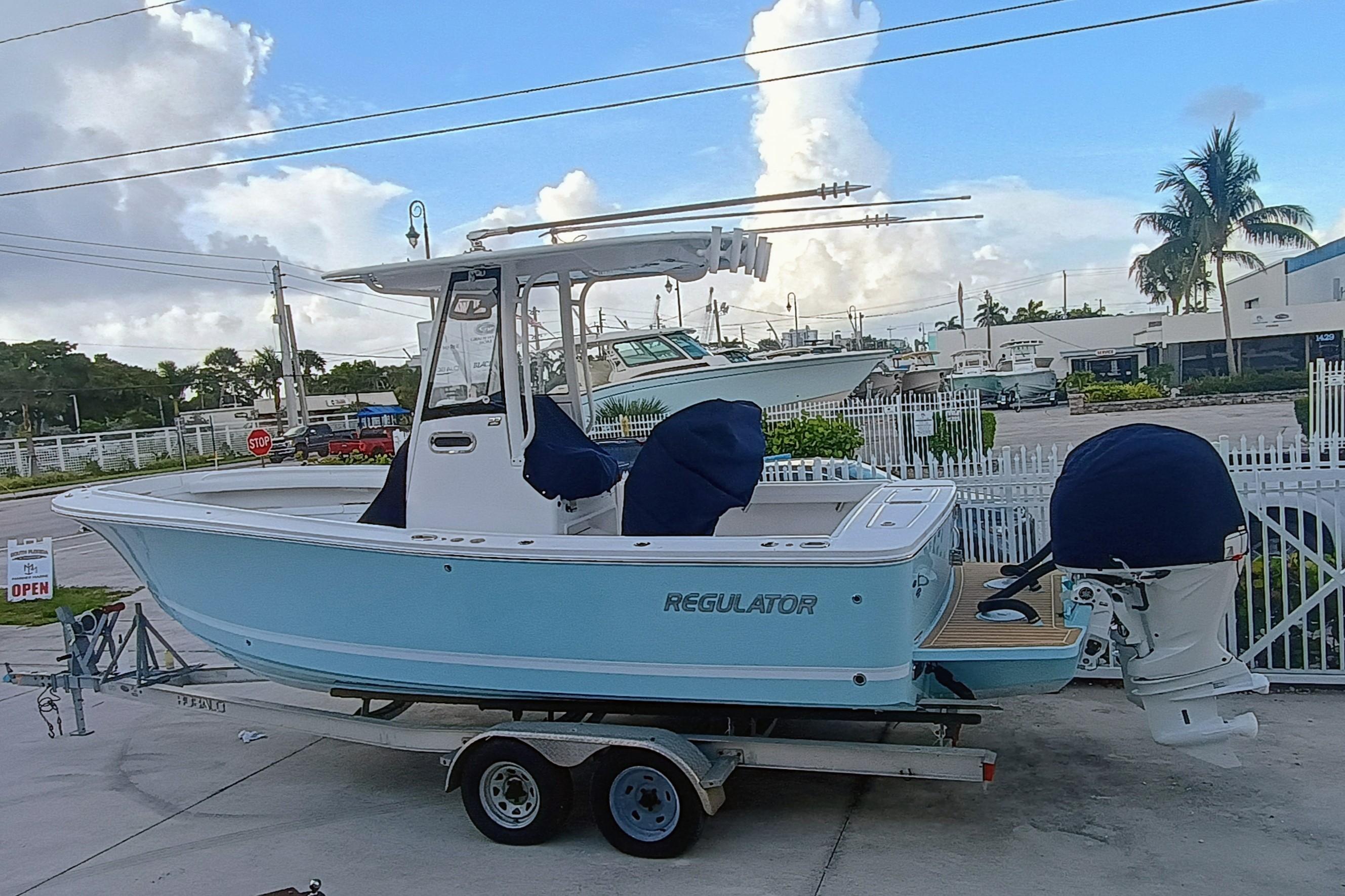 2025 Regulator 23 Center Console - Image 9