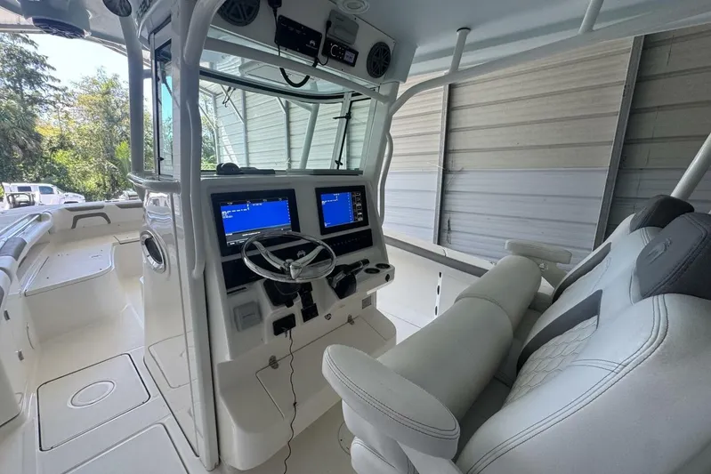  Yacht Photos Pics 2018 World Cat 320 CC boat interior with dual screens and comfortable seating.